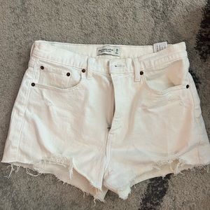 ABERCROMBIE WHITE SHORT LIKE NEW